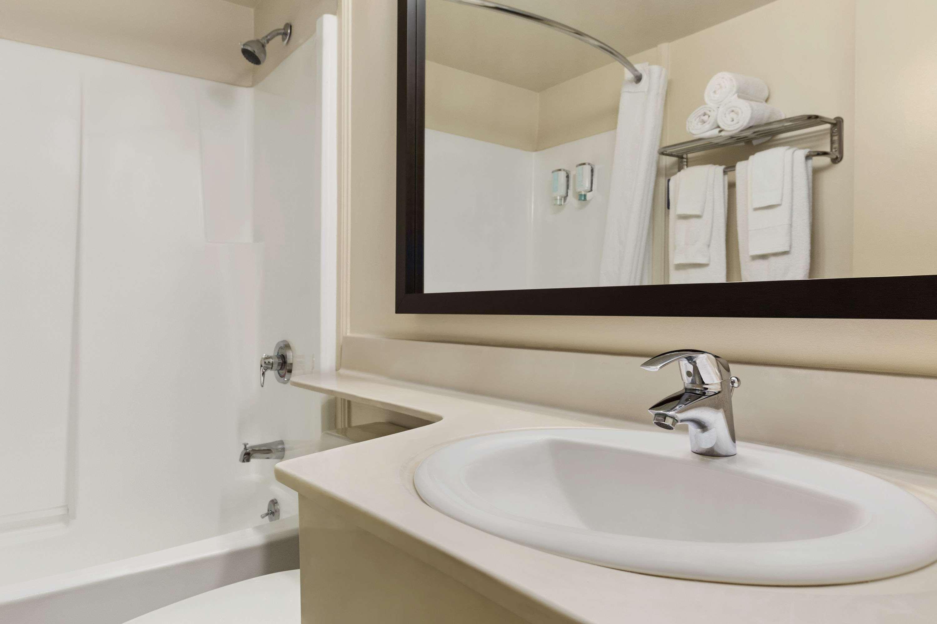 Travelodge Suites By Wyndham Saint John Esterno foto