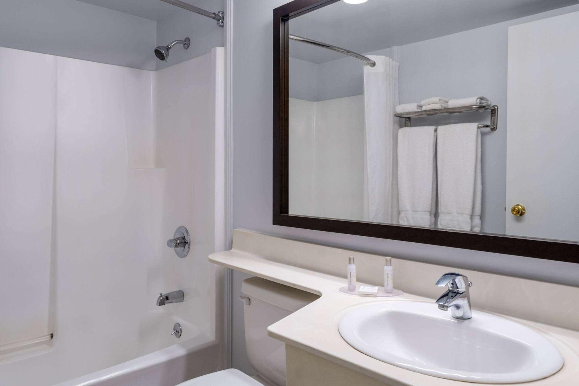 Travelodge Suites By Wyndham Saint John Esterno foto