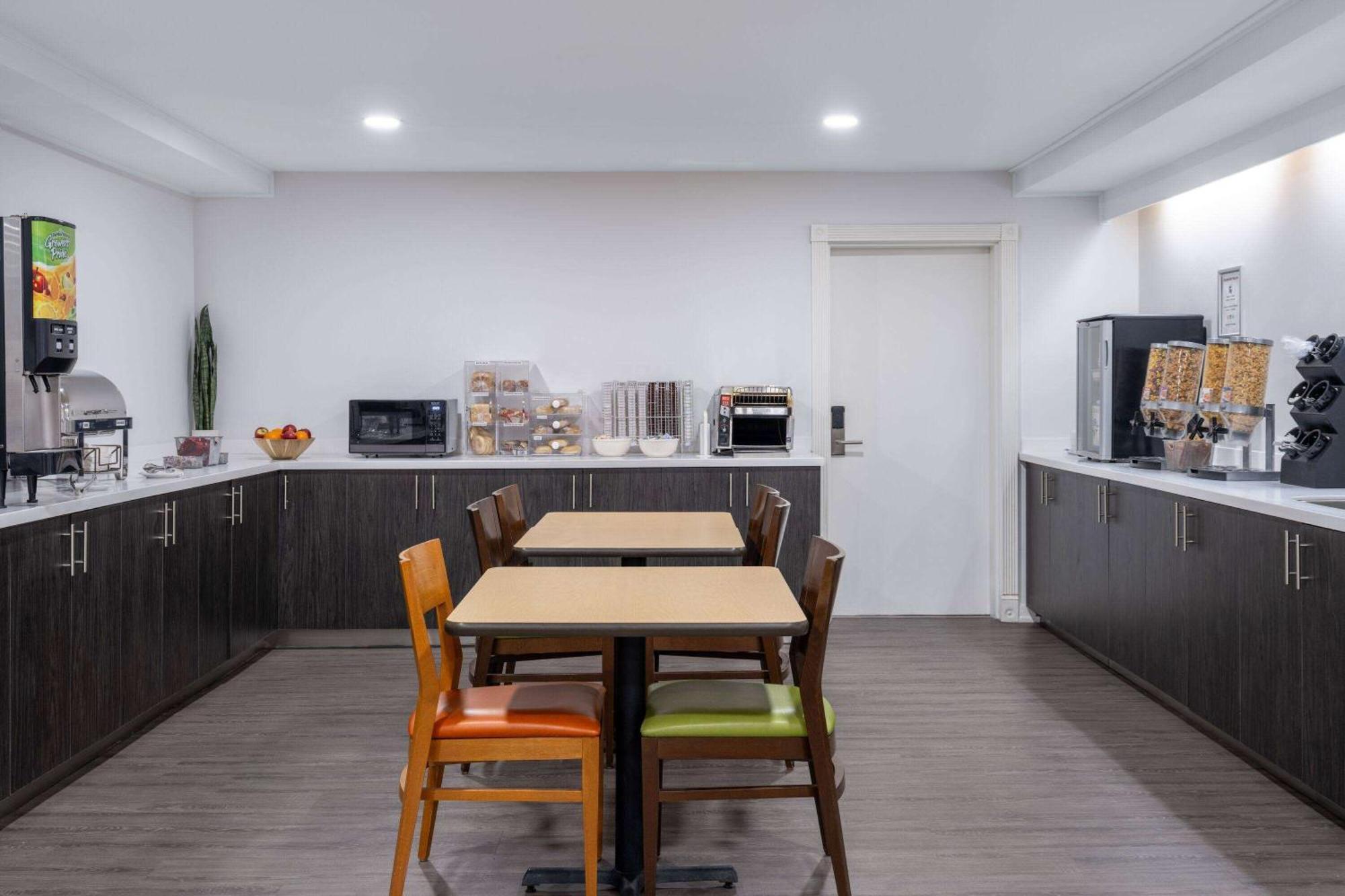 Travelodge Suites By Wyndham Saint John Esterno foto